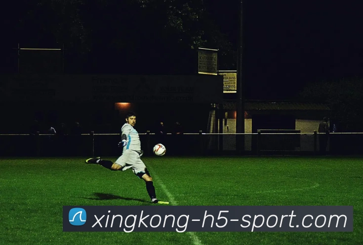 詹姆斯生涯胜场数达1216逼近历史第一贾巴尔仅差12场