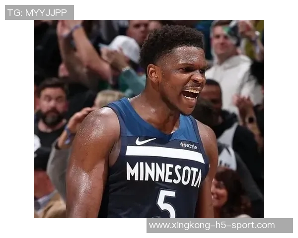 爱德华兹表现平平22投10中贡献28分三分与罚球命中率均不理想